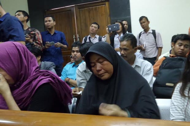 Hakim Bacakan Kronologis...