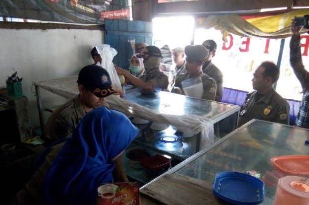 Razia Warung Makan di...