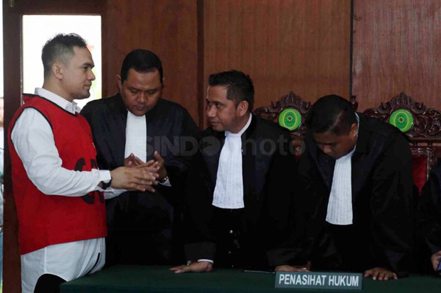Dua Pengacara Ditangkap...