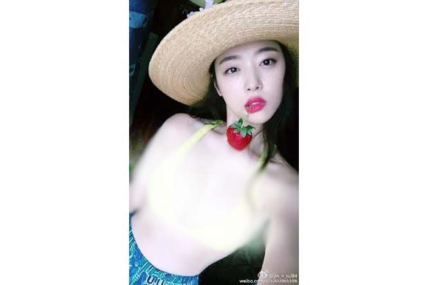 Pakai Bikini, Belahan...