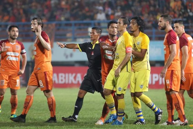 Keputusan Wasit Runtuhkan...