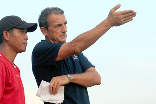 Pelatih Arema Sindir...