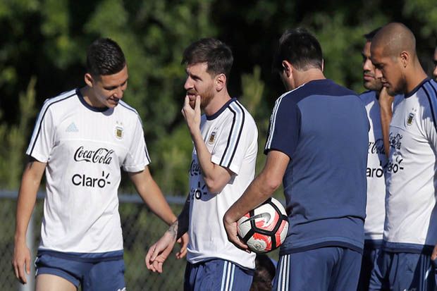 Argentina Mainkan Messi...