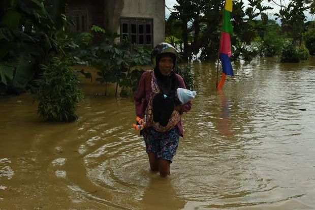 Banjir Landa Karanganyar,...