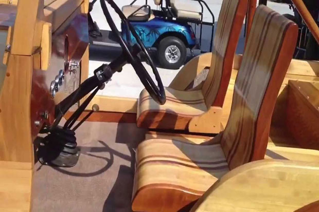 Jeep CJ-5 Berbodi Kayu