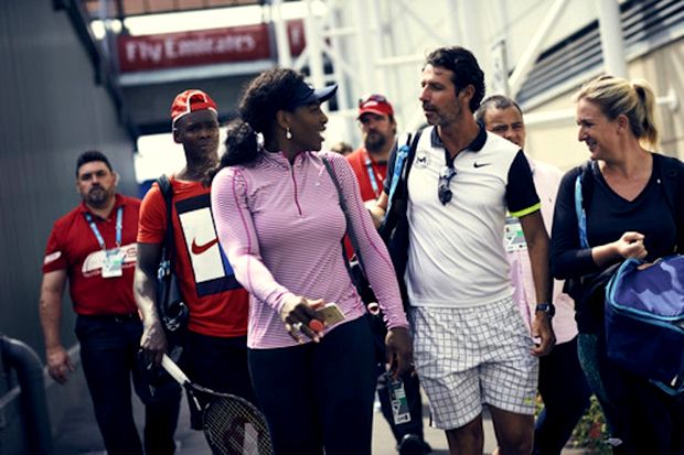 Pelatih Serena Cibir...