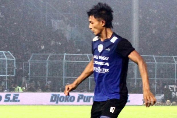 Arema Krisis Full Back,...