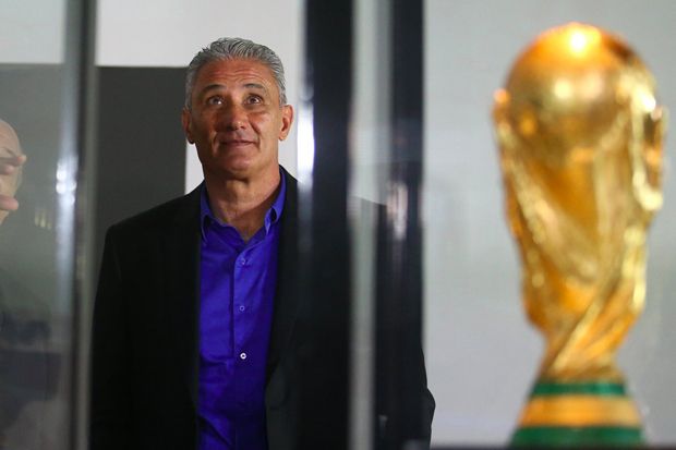 Resmi Melatih Brasil,...