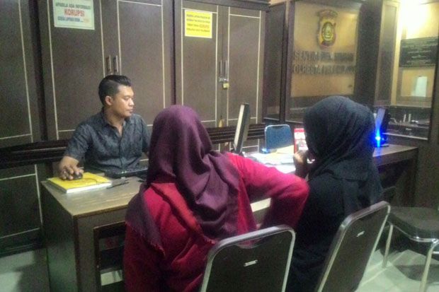 Lagi Belanja, Mahasiswi...