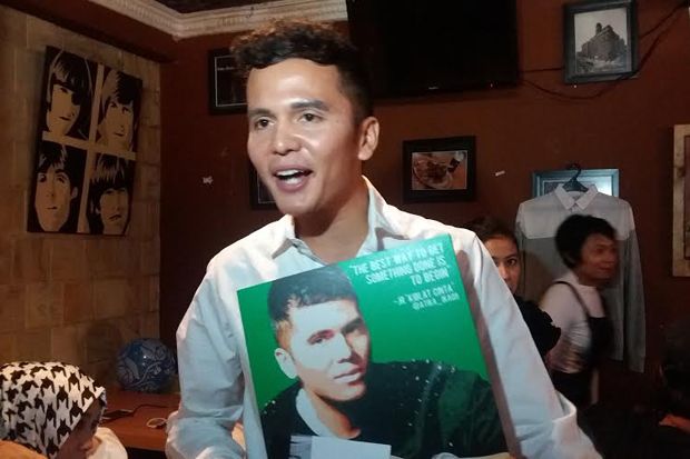 Juan Rahman Menyantap...