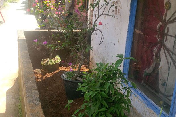 Pria Ini Pindahkan Makam...