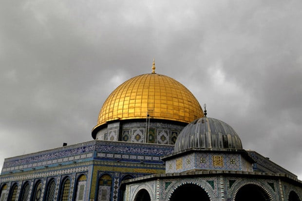 Warga Palestina dan...
