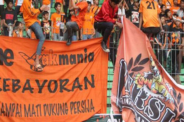 Jakmania Rusuh, Polisi...