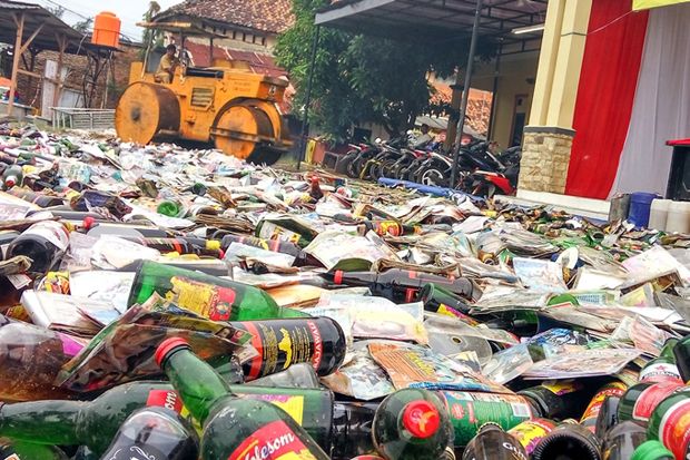 Polres Serang Musnahkan...
