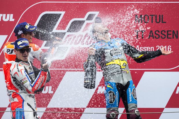 Rossi Sempat Pandang...