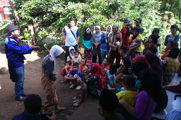 Ngabuburit, Warga Dihibur...