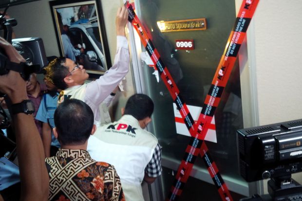 KPK Geledah Ruang Kerja...