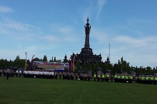 Polisi Rangkul Pecalang...