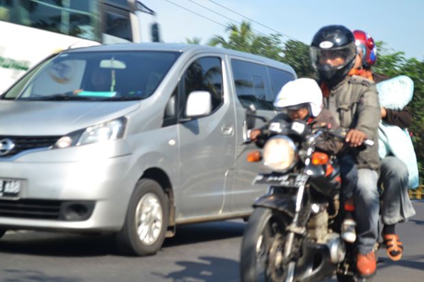 Pemudik Mulai Melintasi...
