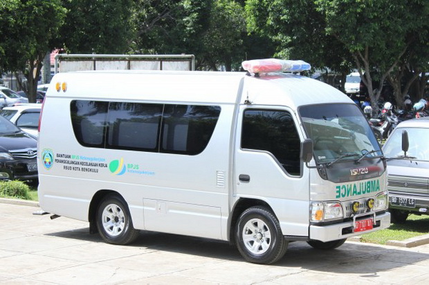 Ambulan Siap Antar Pemudik...
