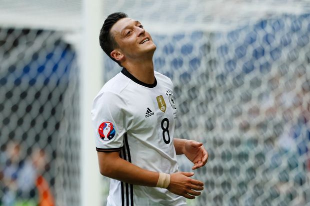 Oezil Minta Jerman Lupakan...