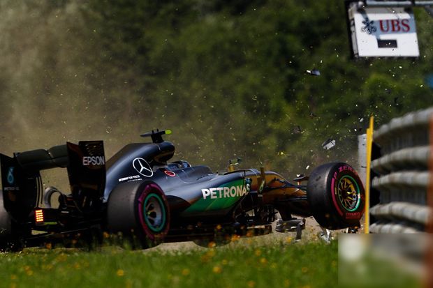 Nico Rosberg Tabrak...