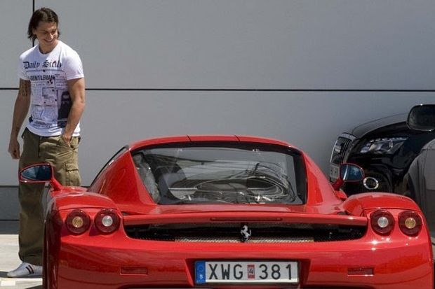 Ferrari Enzo Jadi Mobil...