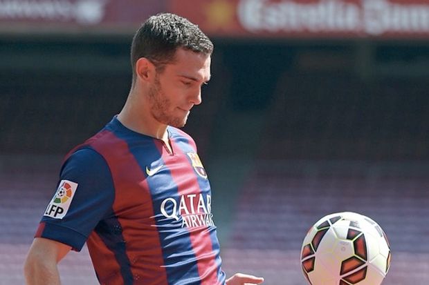 Bek Barcelona Mendekat...