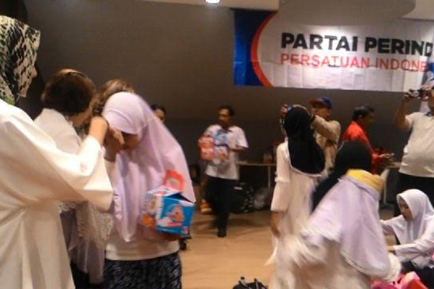 Santuni Anak Yatim,...