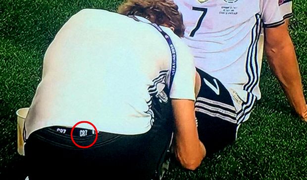 Pakai Celana Dalam CR7,...