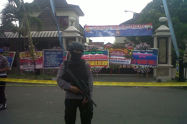 Warga Datangi Lokasi...