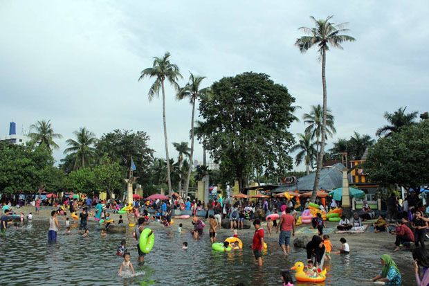 Libur Lebaran, Pantai...
