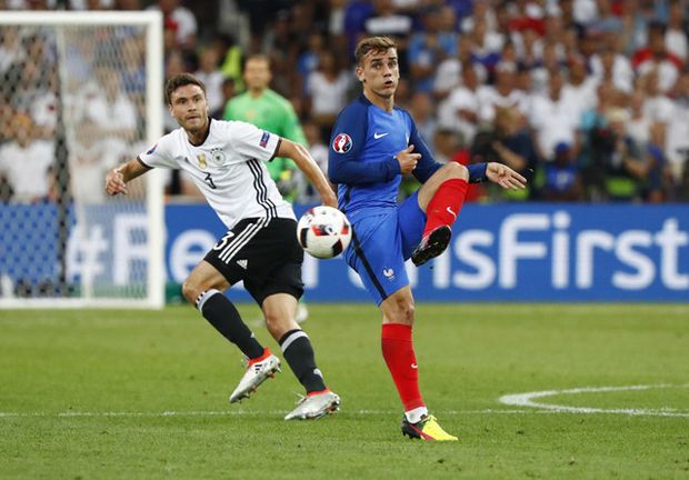 Tendangan Penalti Griezmann...