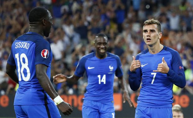 Sepasang Gol Griezmann...