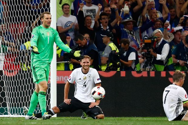 Manuel Neuer Tak Terima...