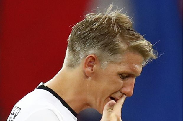 Schweinsteiger Mundur...