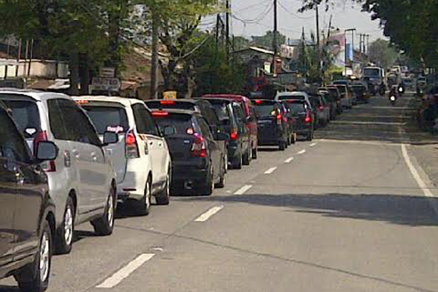 Jalan Menuju Anyer Macet...