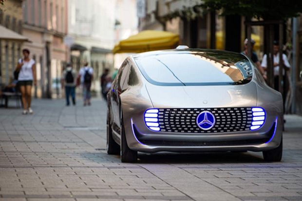 Mercedes Siapkan Mobil...