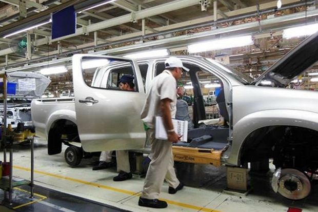 Ekonomi Melambat, Toyota...