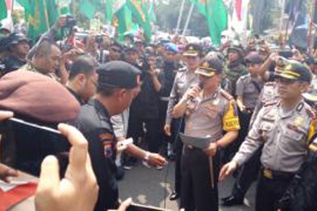 Warga Solo Gelar Aksi...