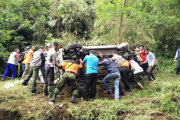 Mobil Pengangkut Wisatawan...