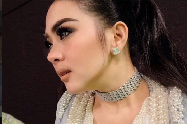 Wah, Syahrini Berusaha...