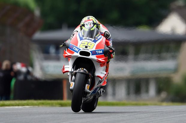 Iannone Pimpin Sesi...