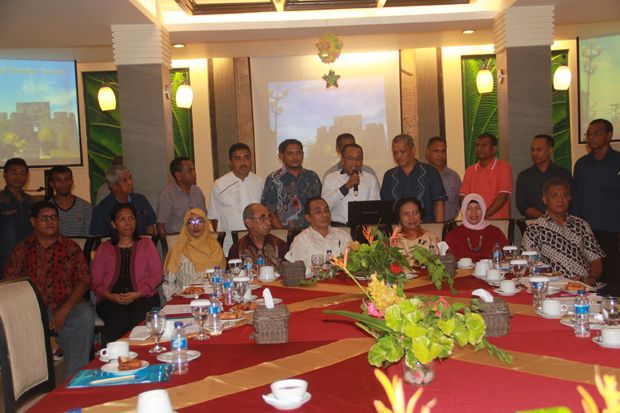 Tokoh dan Akademisi...