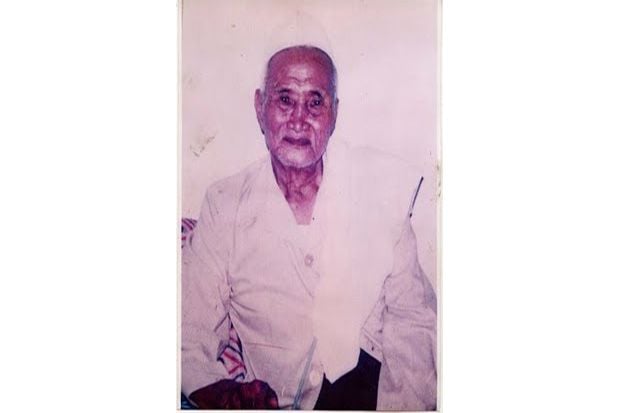 KH Djauhari Zawawi,...