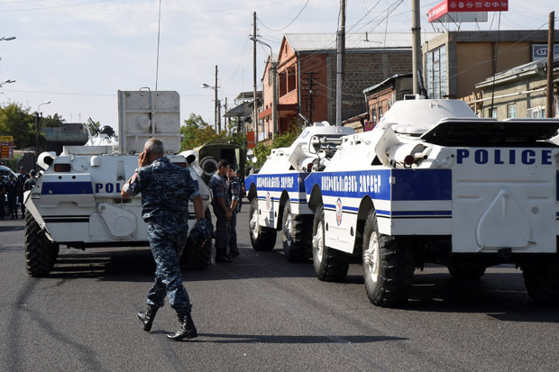 Militer Armenia Bantah...