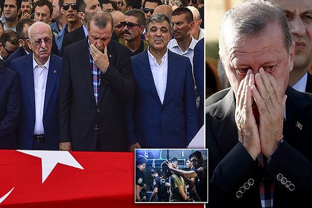 Erdogan Teteskan Air...