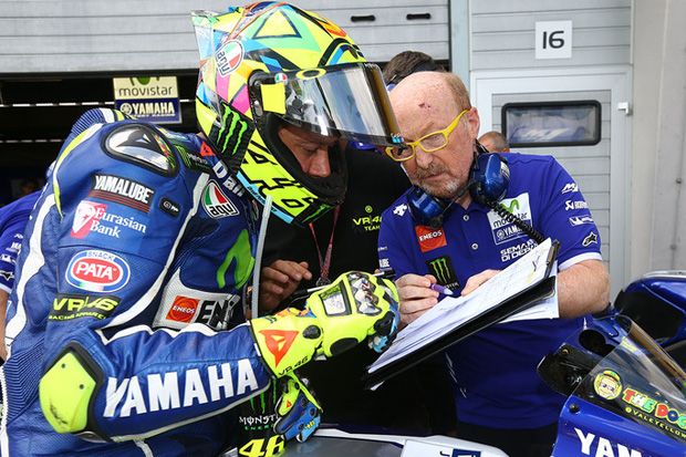 Rossi Atur Strategi...