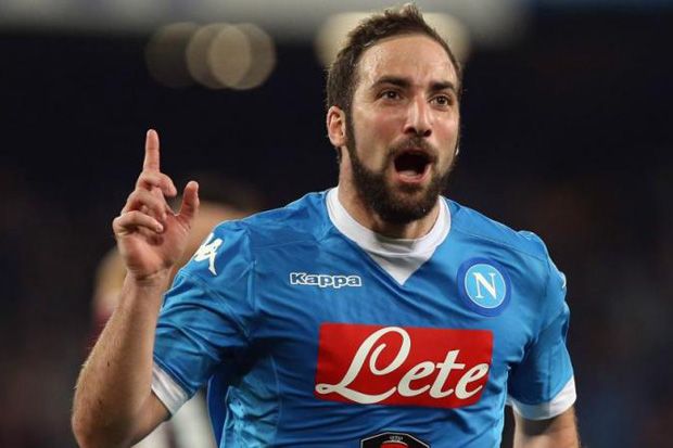 Pelatih Roma Rayu Napoli...