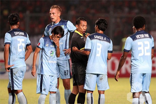 Permalukan Persela Lamongan,...